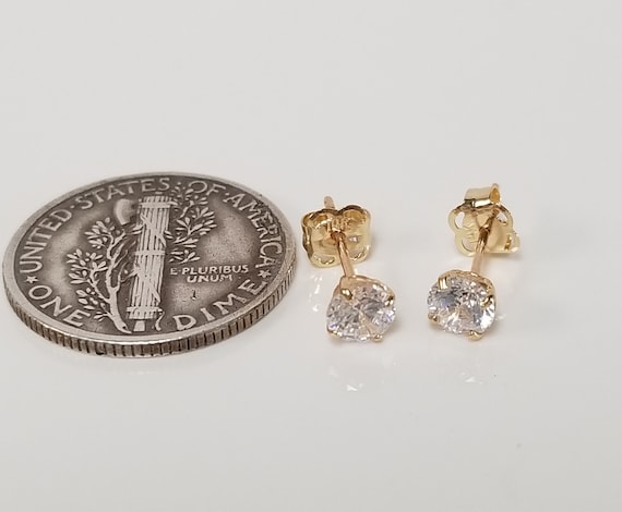 9ct yellow .10ct diamond studs 9ct yellow .10ct diamond studs