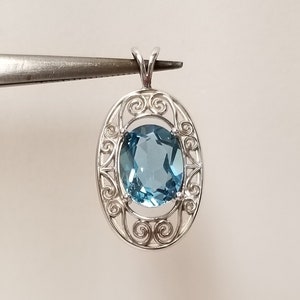 7/8&quot; Estate 10k White Gold Oval Cut 2ct Blue Topaz Halo Pendant Charm GS2154-02