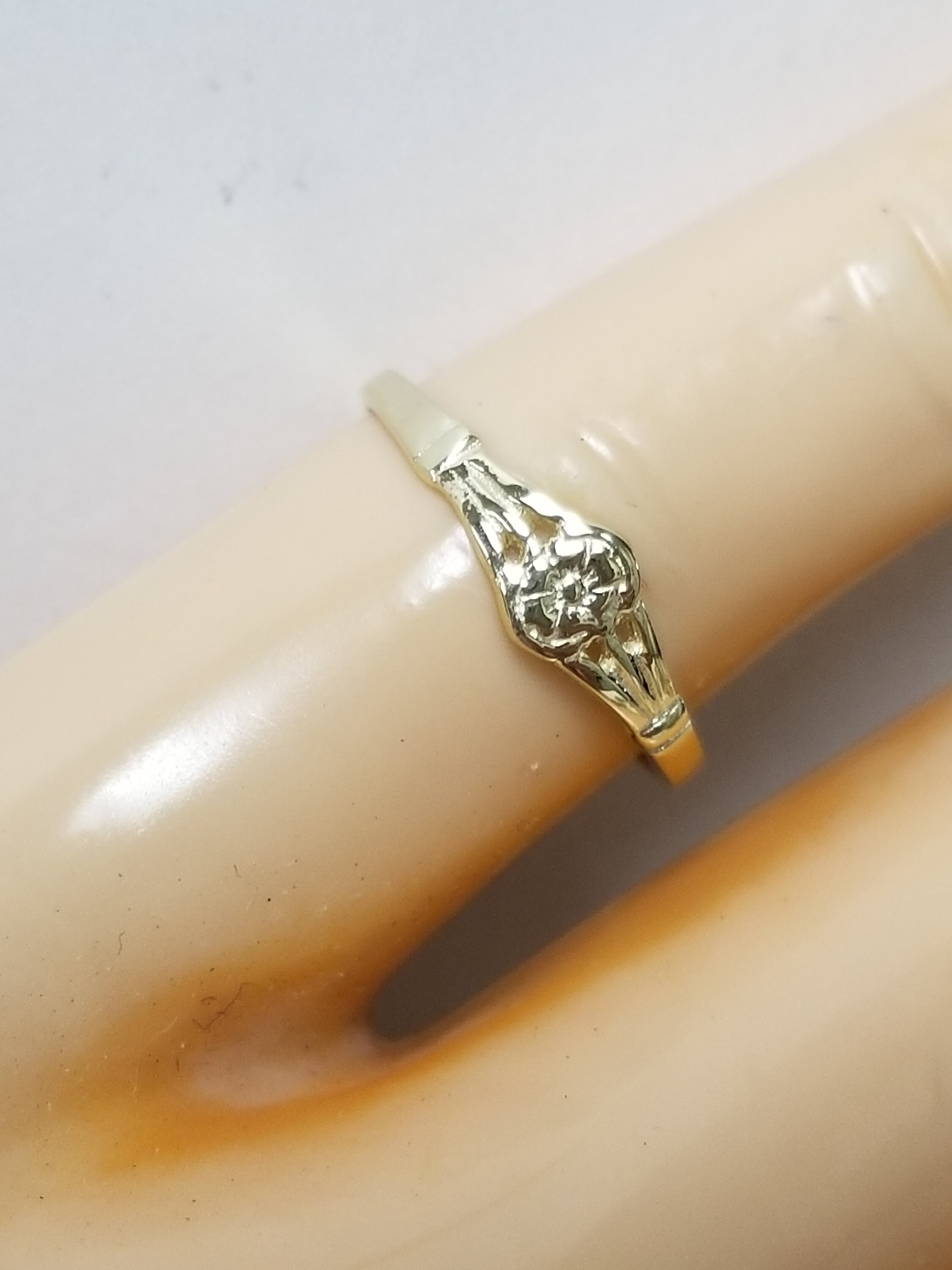 Size 2.5 Estate Vintage 10k Yellow Gold Heart Flower Baby Ring