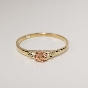 Size 7 Estate 10k Yellow Rose Gold Leaf Black Hills Flower Gold Ring Midi Pinky Band G556