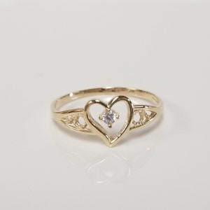 Size 6.75 Estate 10k Yellow Gold .04ct Cz Diamond Heart to Hearts Band Infant Filigree Ring Baby Baptism G169