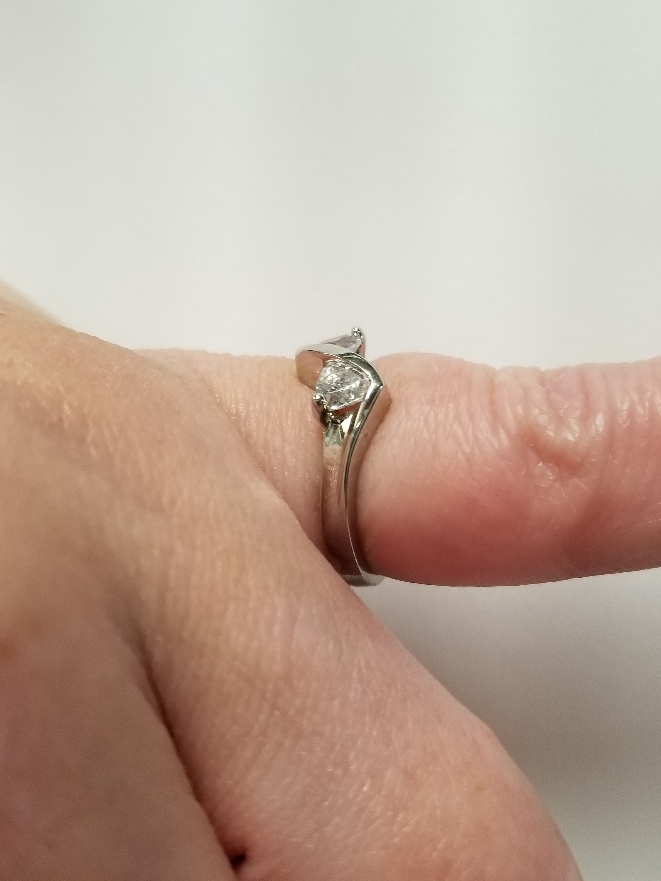 Size 3.25 Estate 14k White Gold Heart .50ct CZ Diamond Twist