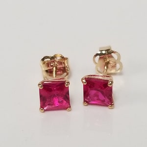 Sale 4.5mm Estate 14k Yellow Gold Synthetic Created .75ct Ruby Princess Cut Earrings Studs Square GE359