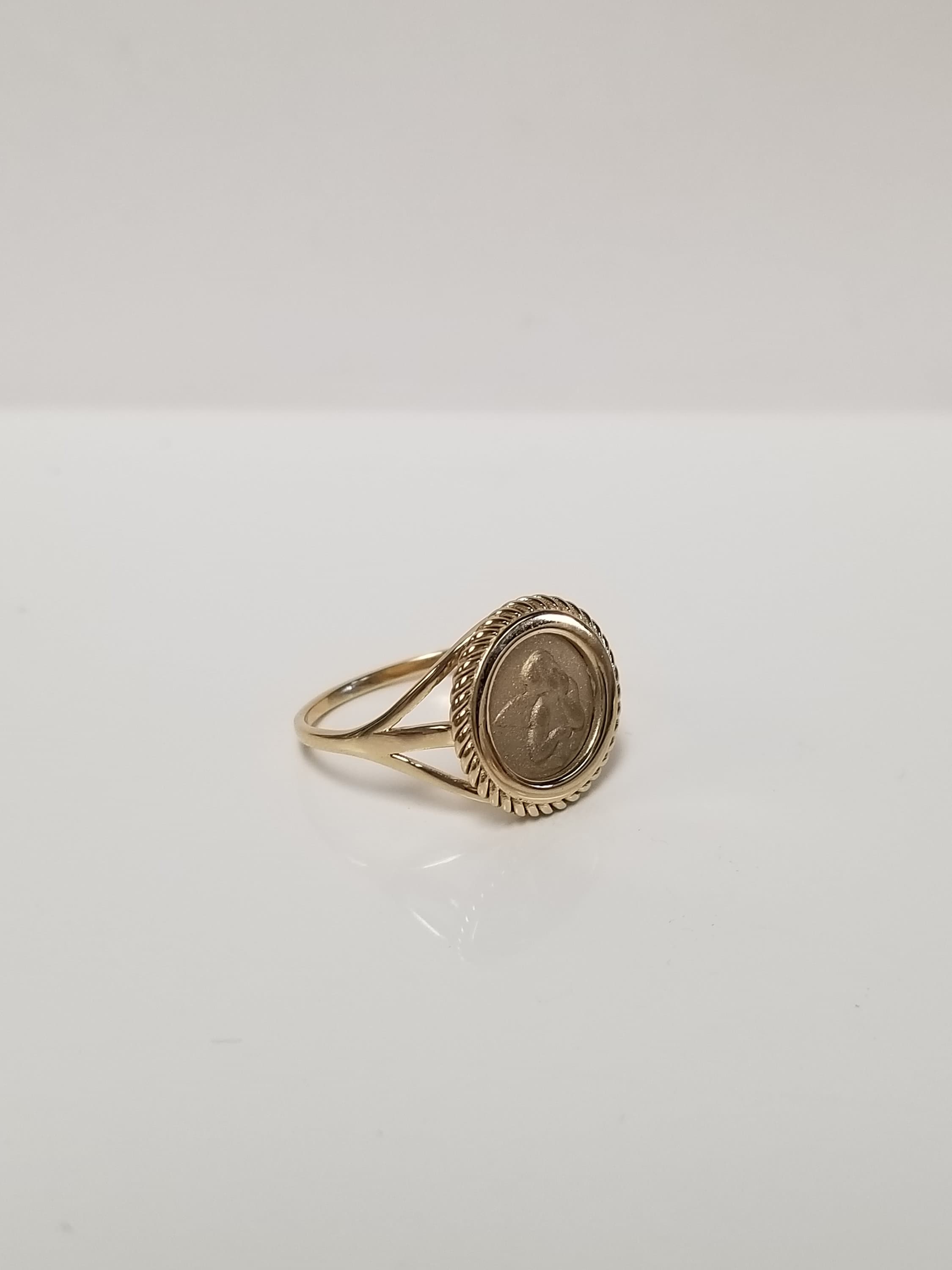 Sale Size 7 Estate 14k Yellow Gold Heaven's Angel Rope Twist Coin