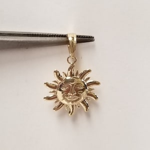 3/4" Estate 10k Yellow Gold Sun Sunshine Pendant Charm G423