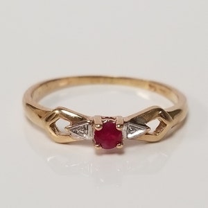 Size 6.75 Estate 10k Yellow White Gold Natural .10ct Ruby Diamond Accent Midi Pinky Ring GS1947-2