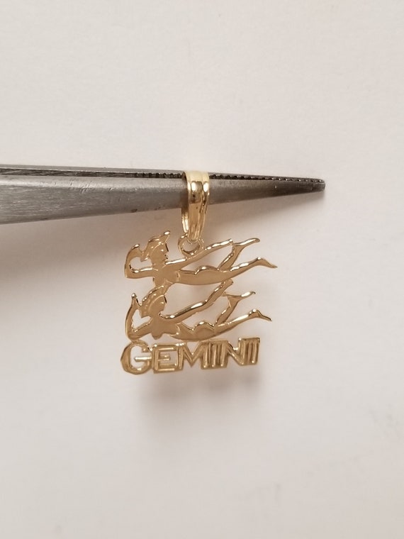 3/4" Estate 10k Yellow Gold Gemini Zodiac Pendant… - image 1