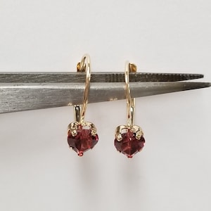 5/8" Estate 14k Yellow Gold Natural Heart 1ct Garnet Dangle Lever Back Earrings .50ct G401