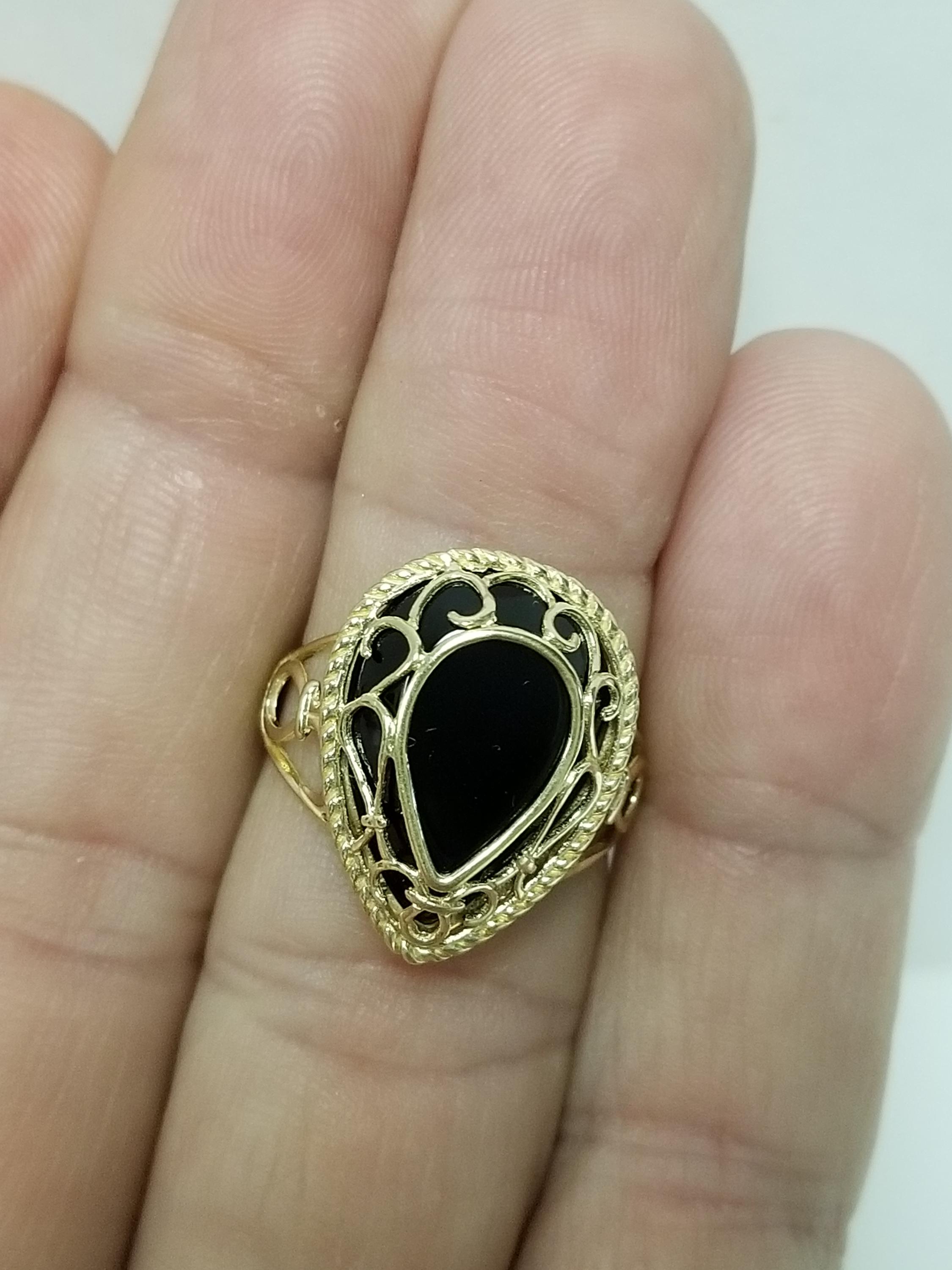 3.53 Grams Size 7 Estate 14k Yellow Gold Black 3ct Tear Drop