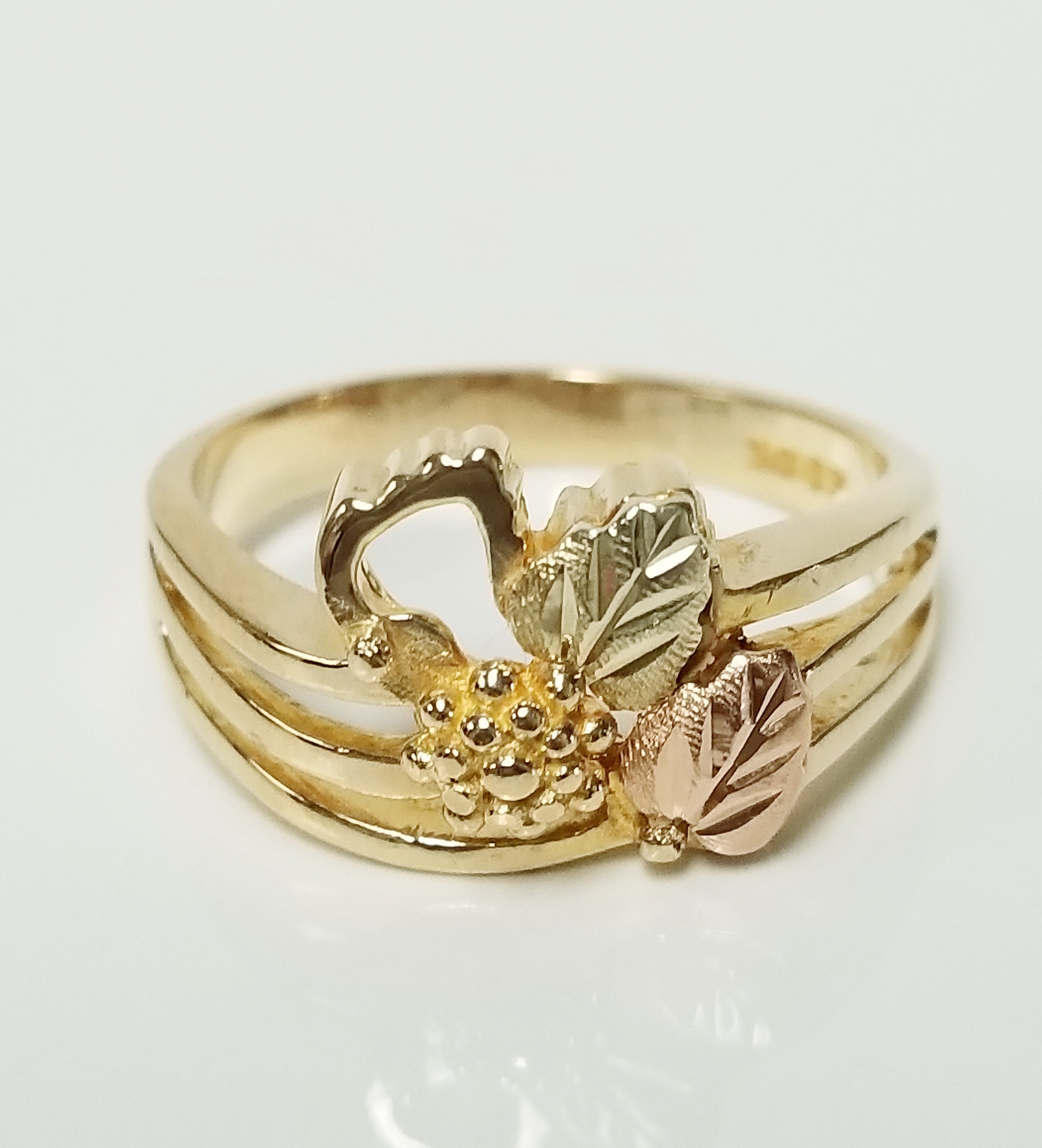 Size 8 Estate 10k Yellow Rose Gold Leaf Black Hills Flower