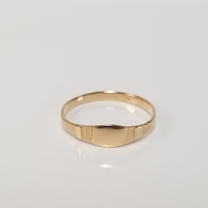 Size 2 Estate Vintage 14k Yellow Gold Victorian Midi Signet Initial Pinky Baby Ring Baptism Detailed G18-01