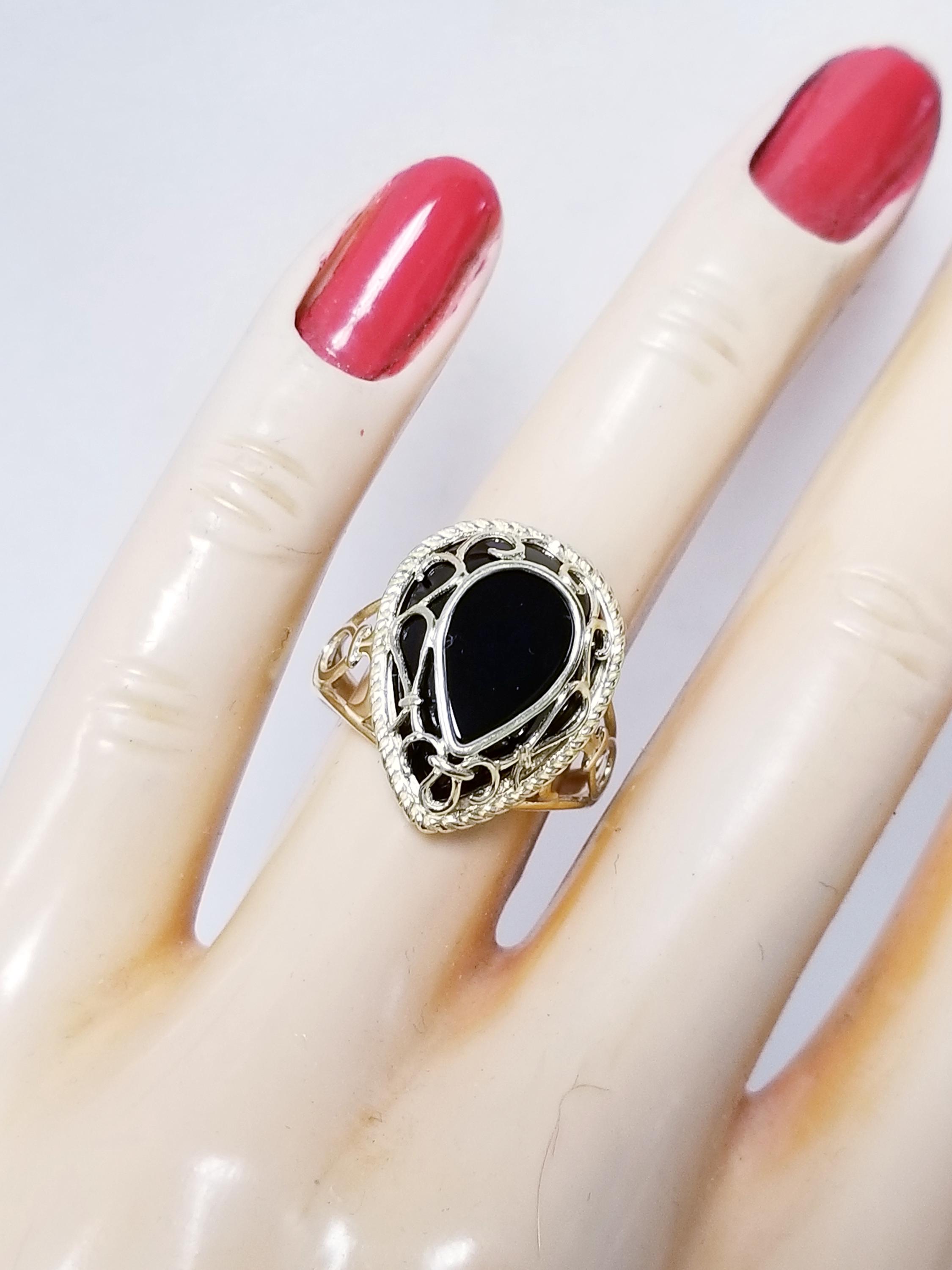 3.53 Grams Size 7 Estate 14k Yellow Gold Black 3ct Tear Drop