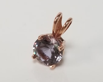 Verkauf 1/2 "Estate 14k Rose Gold Erstellt Alexandrit 6 mm .75ct Stein Lila, Blau, Grün Rosa Farbwechsel Anhänger Charme Atemberaubende GC77