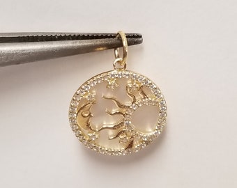 1.10 Grams 3/4" Estate 10k Yellow Gold Natural Mother of Pearl Disc Moon Stars Cz .15ct Diamond Pendant Charm Hands G655