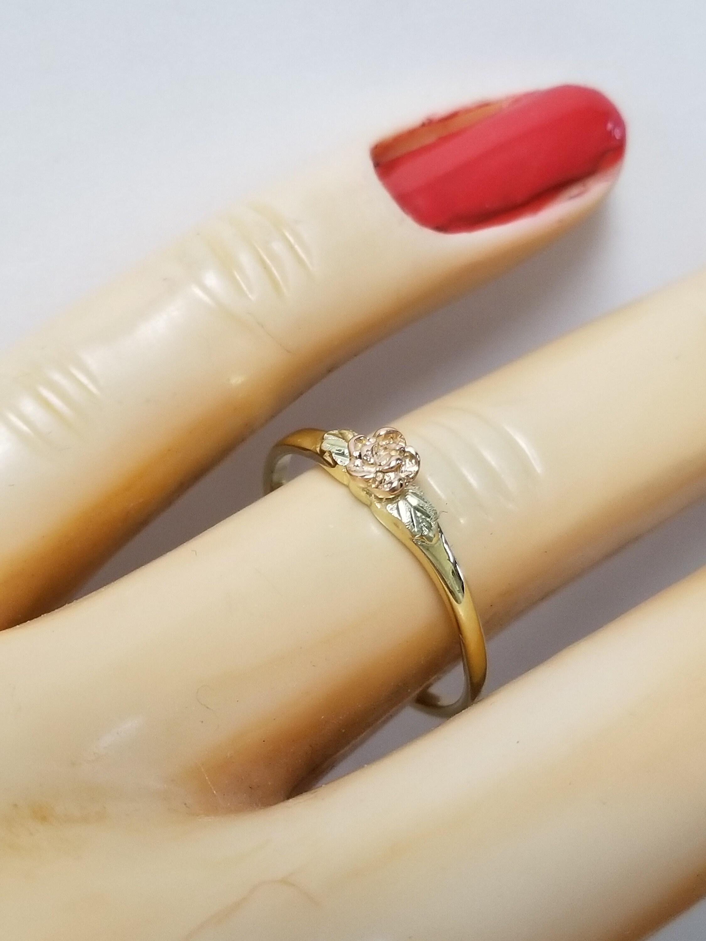 Size 7 Estate 10k Yellow Rose Gold Leaf Black Hills Flower Size 7 Estate 10k Yellow Rose Gold Leaf Black Hills Flower