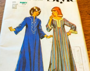 1 vintage 1970s long kaftan with split neckline Style 2313 uncut original sewing pattern. Size 8 to 10 Bust sizes 31 1/2 to 32 1/2 " SP271