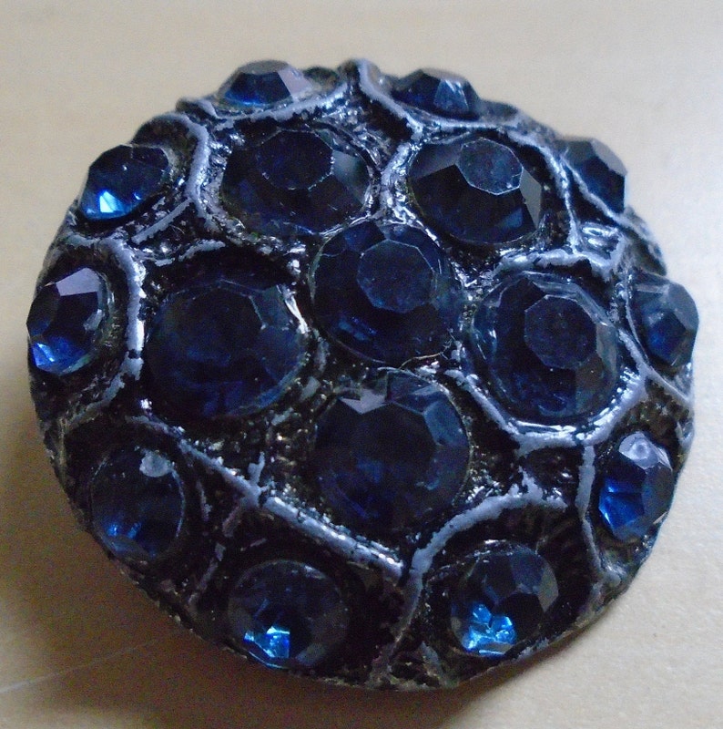 1 stunning large blue paste button on pewter with all large pastes present 1800s 1 38 or 36 mm dia ref 8851