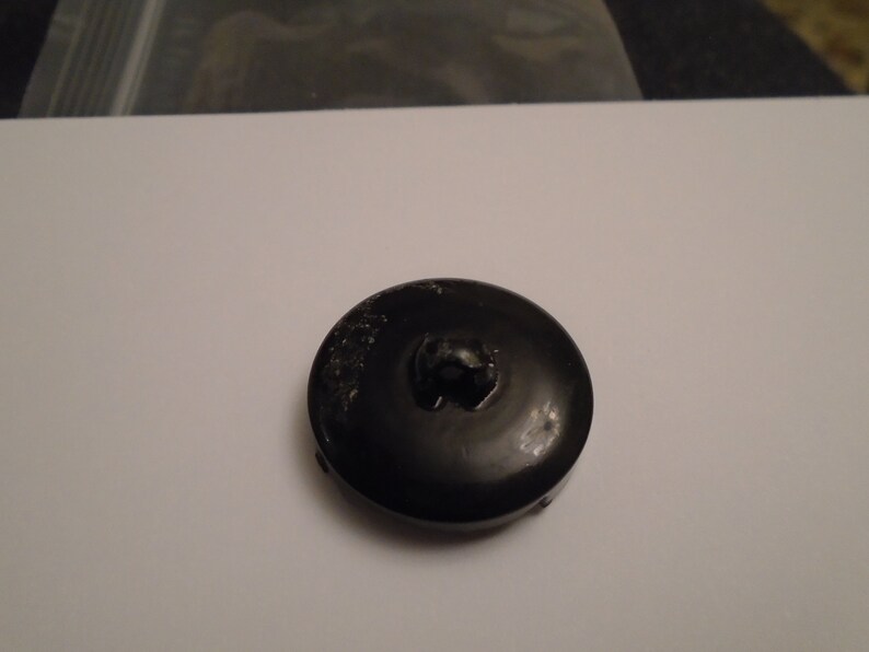 1 art deco white paste button with bow design and grooves set into black celluloid 1 116 or 27 mm dia 1900s dia ref 8984