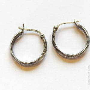 Vintage silver half hoop earrings with grooves along the design.   size 3/4" circle.  SJ25
