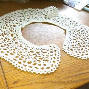 Antique white  cotton  crocheted lace collar with scallop edge   17  &quot; neck   X 3 1/4&quot; at deepest point. Perfect  A gift for her Collar 526