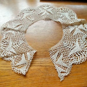 Rare Antique 1800s Beige  cotton   lace collar with scallop edge  16  &quot; neck   X 3 1/2 &quot; at deepest point.   A gift for her Collar 526