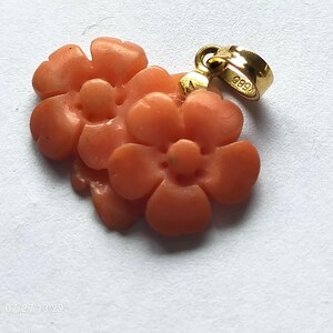 14 carat yellow gold unhallmarked natural carved coral  pendant with flowers. Marked 14K/ 585 perfect condition. Gold 74