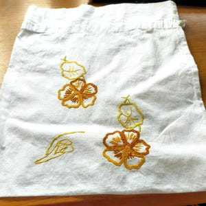 Antike Kordelzugtasche mit handgestickten Blumen. Einwandfreier Zustand. 10 1/2 "X 13 1/2" ideales Geschenk für ihre Lace 4173