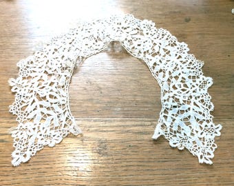 1800er weisser Honiton Hochzeitskragen. 31 cm Hals. Stammen aus einem Museum.