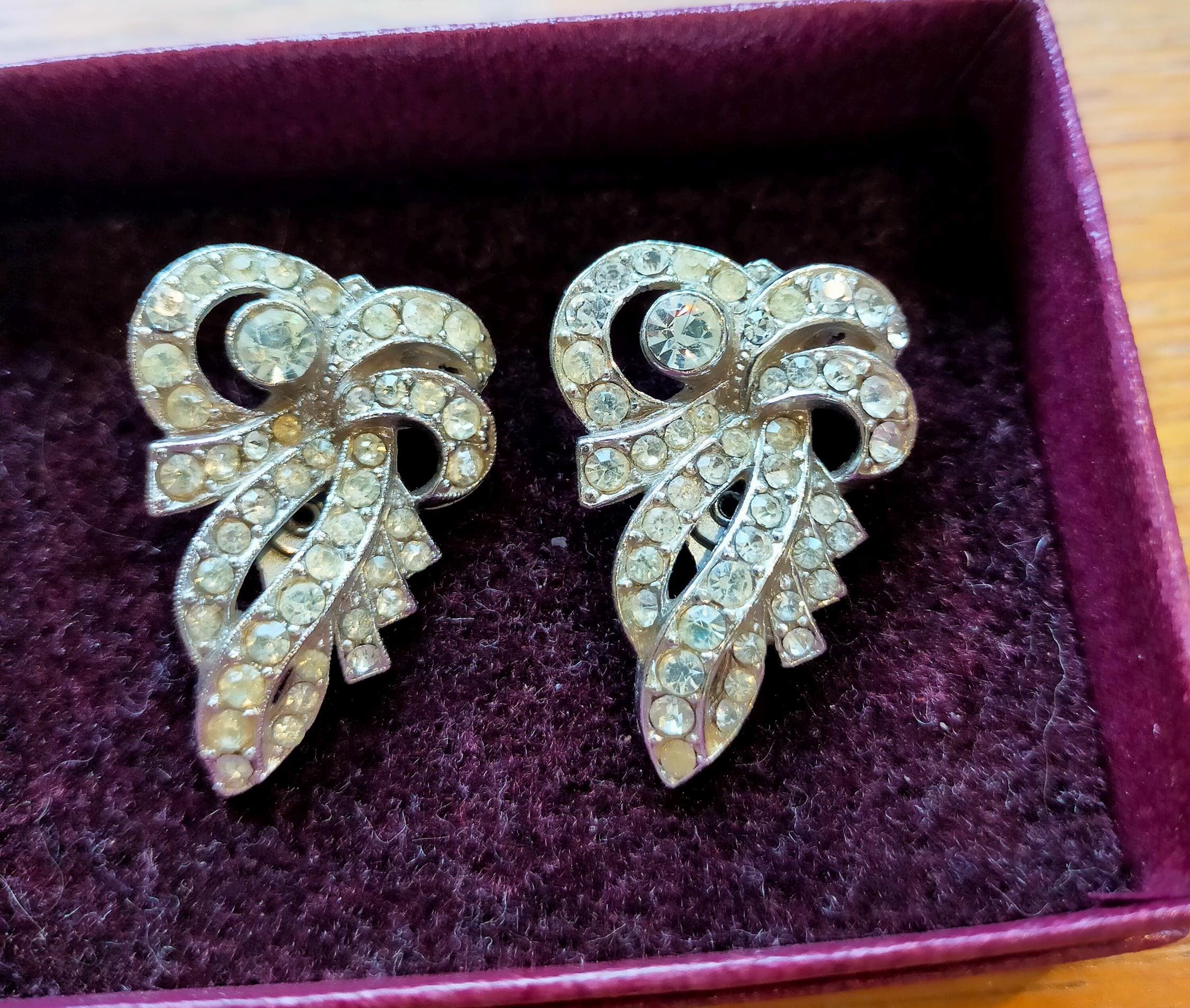 Paire De Clips Vintage Années 1920/1930 Motif Lièvre Et Oxydes – Noir Et Or