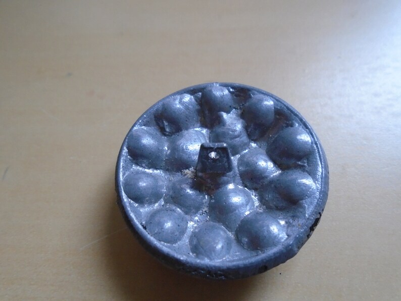 1 stunning large blue paste button on pewter with all large pastes present 1800s 1 38 or 36 mm dia ref 8851