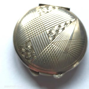 French Art Deco compact hallmarked Silver 835 original mesh, Engine turned design. 1 3/4  &quot;  Signed K 7P. Perfect condition.  Compact 133