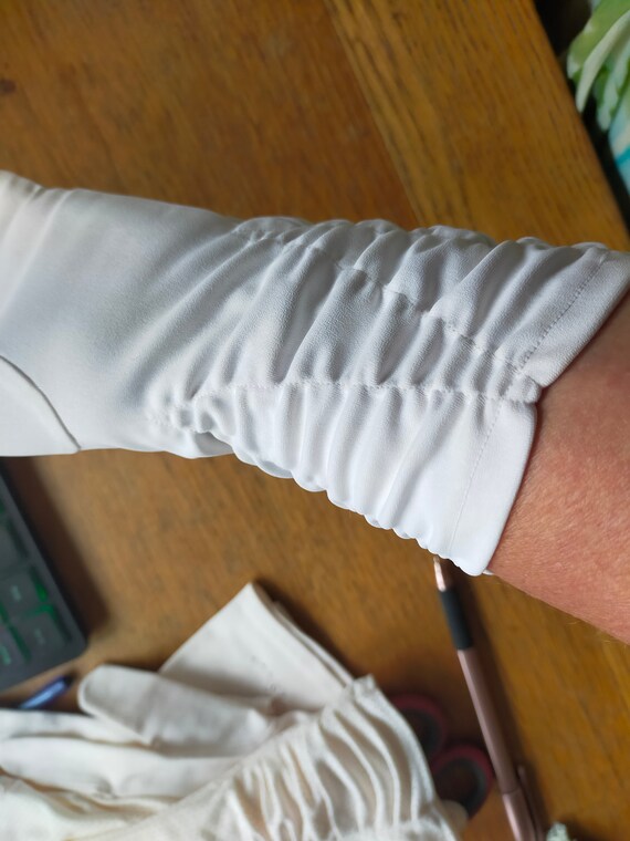 1 pair  3/4 white cotton  wedding gloves vintage … - image 3