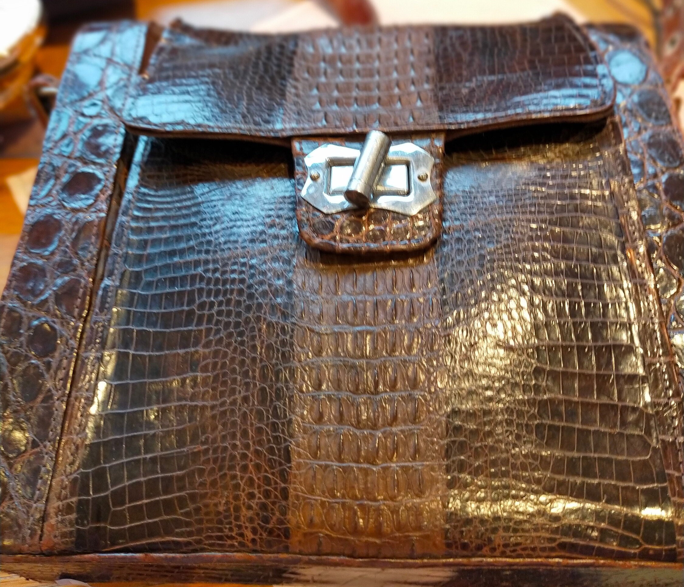 SILVER EMBOSSED CROCODILE LEATHER : Genuine Leather 2.5-3 oz. - Perfect for  Handbags and Leather Crafts!