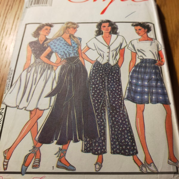 Jupe short, pantalon et jupe-culotte inhabituels Patron de couture de style non coupé. Difficile à trouver non coupé. tailles 6 à 20 tour de taille 23" à 34" Réf SP907A