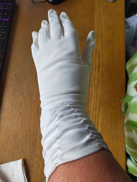 1 pair  3/4 white cotton  wedding gloves vintage … - image 2
