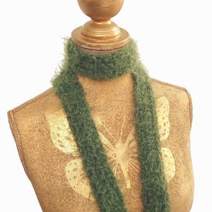 Sciarpa sottile Sciarpa sottile lavorata a maglia verde soffice Regalo Sciarpa sottile all'uncinetto Cravatta sottile lunga verde Donna Uomo verde scuro Sciarpa sottile Lavorata a maglia Sciarpa lunga