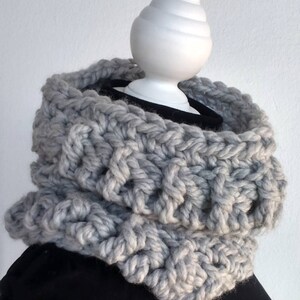 Knit scarf, Gray Men Chunky snood, Knit man scarf, Women scarf, Handmade Knit infinite scarf tube, Warm scarf, Crochet scarf, Girl gift