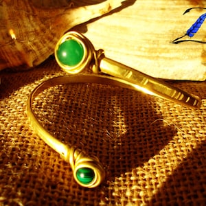 MEDUSA, Bracelet, Hammered bronze wire with 2 natural gemstones, choose yourse! TRIBAL jewelry, MAGICAL stone, chakra healing.