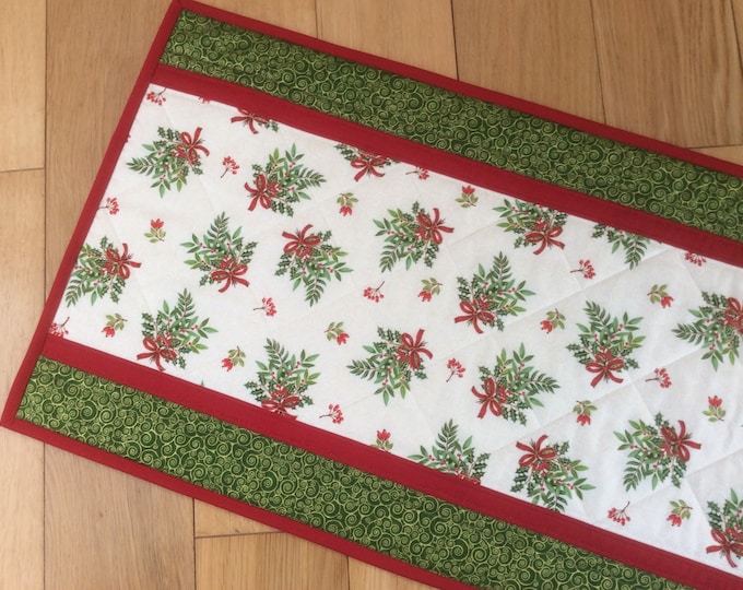 Classic Foliage Bouquet Table Runner. Quilted table Topper. Holiday table topper.