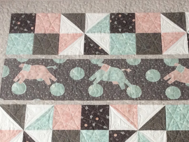 Handmade baby quilt. image 3
