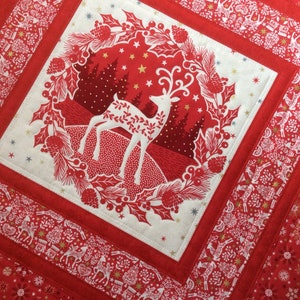 Snowy Reindeer Quilted Table Topper NCU0HNH175