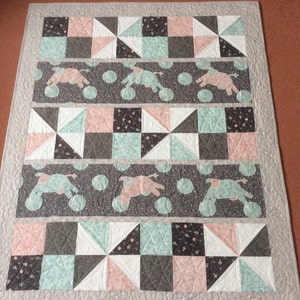 Handmade baby quilt. image 4