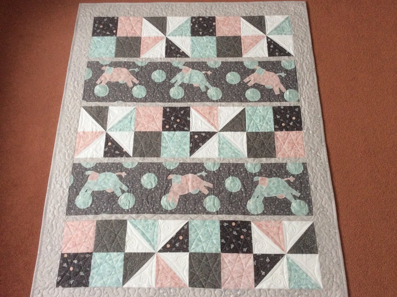 Handmade baby quilt. image 4
