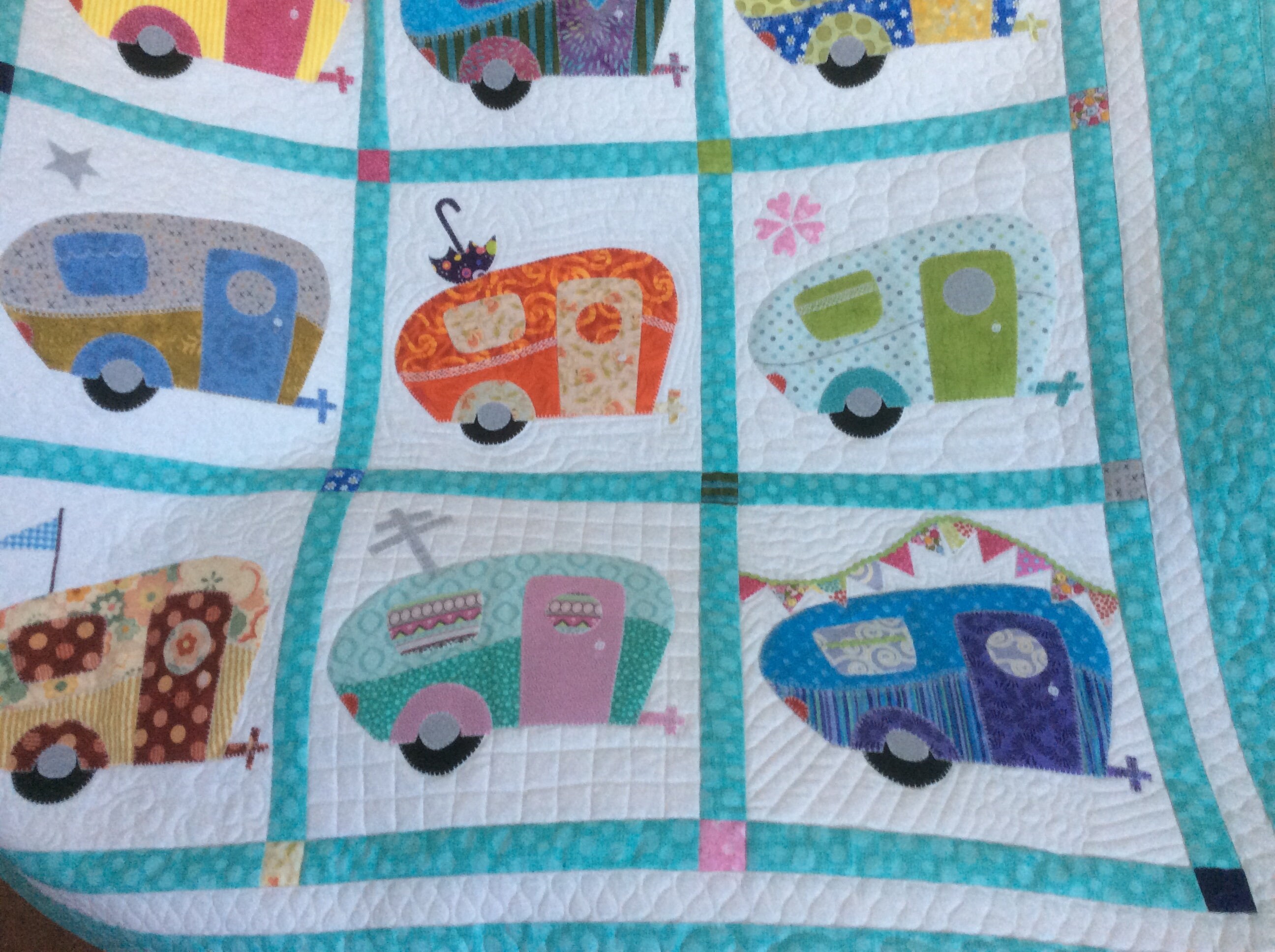 Happy Campers quilt. Retro camper. Retro quilt. Camper van.