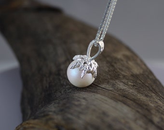 SNOWBALL - Snowflake pendant, Sterling silver 925, Swarovski pearl