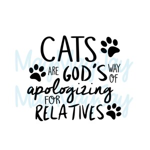 以下が含まれることがあります： 足跡のある白黒のテキストグラフィック。テキストは「猫は、親族のために謝罪する神のやり方です。」と書いてあります。