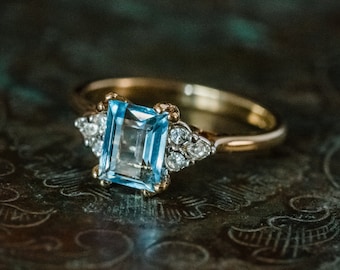 Vintage 1980s Ring Aquamarine and Clear Swarovski Crystals 18k Yellow Gold Electroplated Band March Birthstone Made in USA #R996
