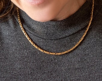 A Vintage Oscar De La Renta 16in Gold Tone Rounded Cobra Chain Necklace Toggle Clasp Womans Designer OSN-127-Y Limited Stock - Never Worn