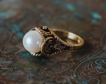 A Vintage Ring 1970s Pearl Bead 18k Gold #R779 Antique Womans Jewelry - Limited Stock - Never Worn