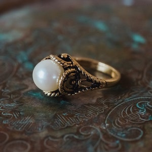 A Vintage Ring 1970s Pearl Bead 18k Gold #R779 Antique Womans Jewelry - Limited Stock - Never Worn